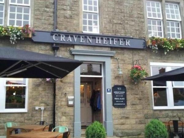 The Craven Heifer Panzió Addingham Kültér fotó